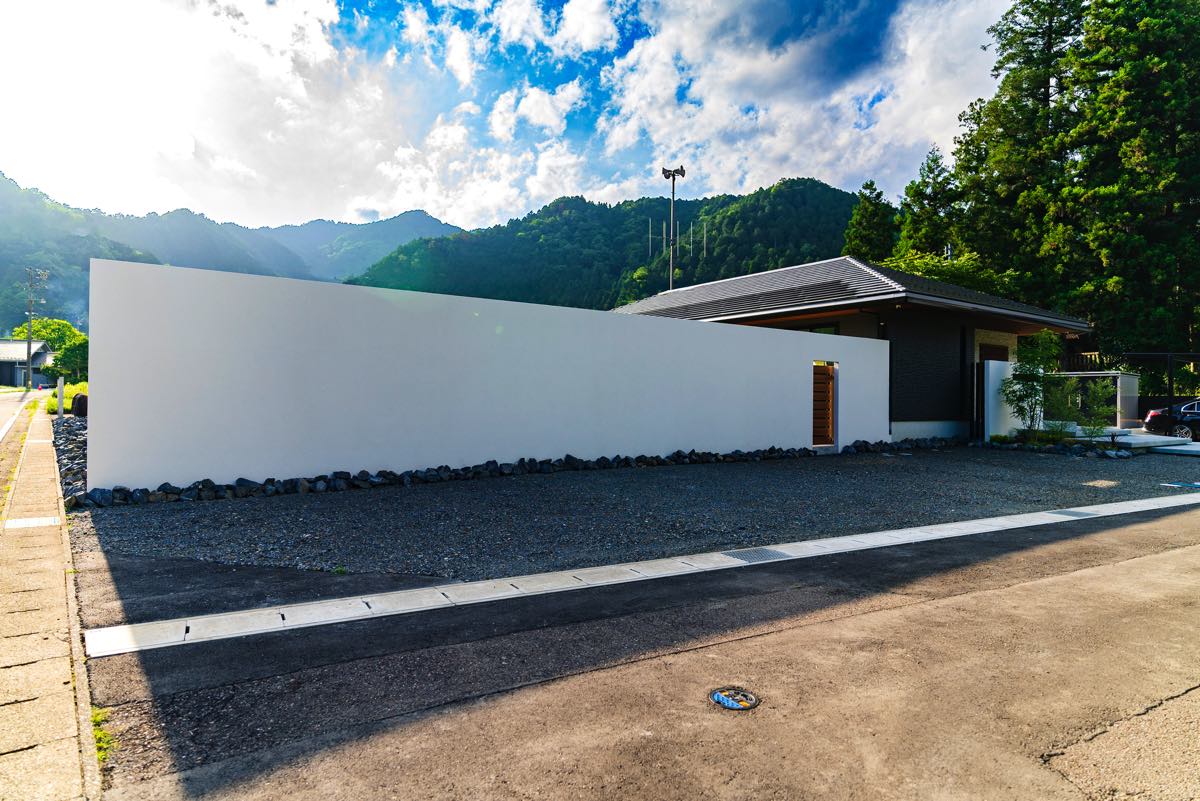 和歌山 外構|あなたの「らしさ」を外構で表現。グランドアートウォール【発泡スチロール素材の塀】GAW和歌山サンエス